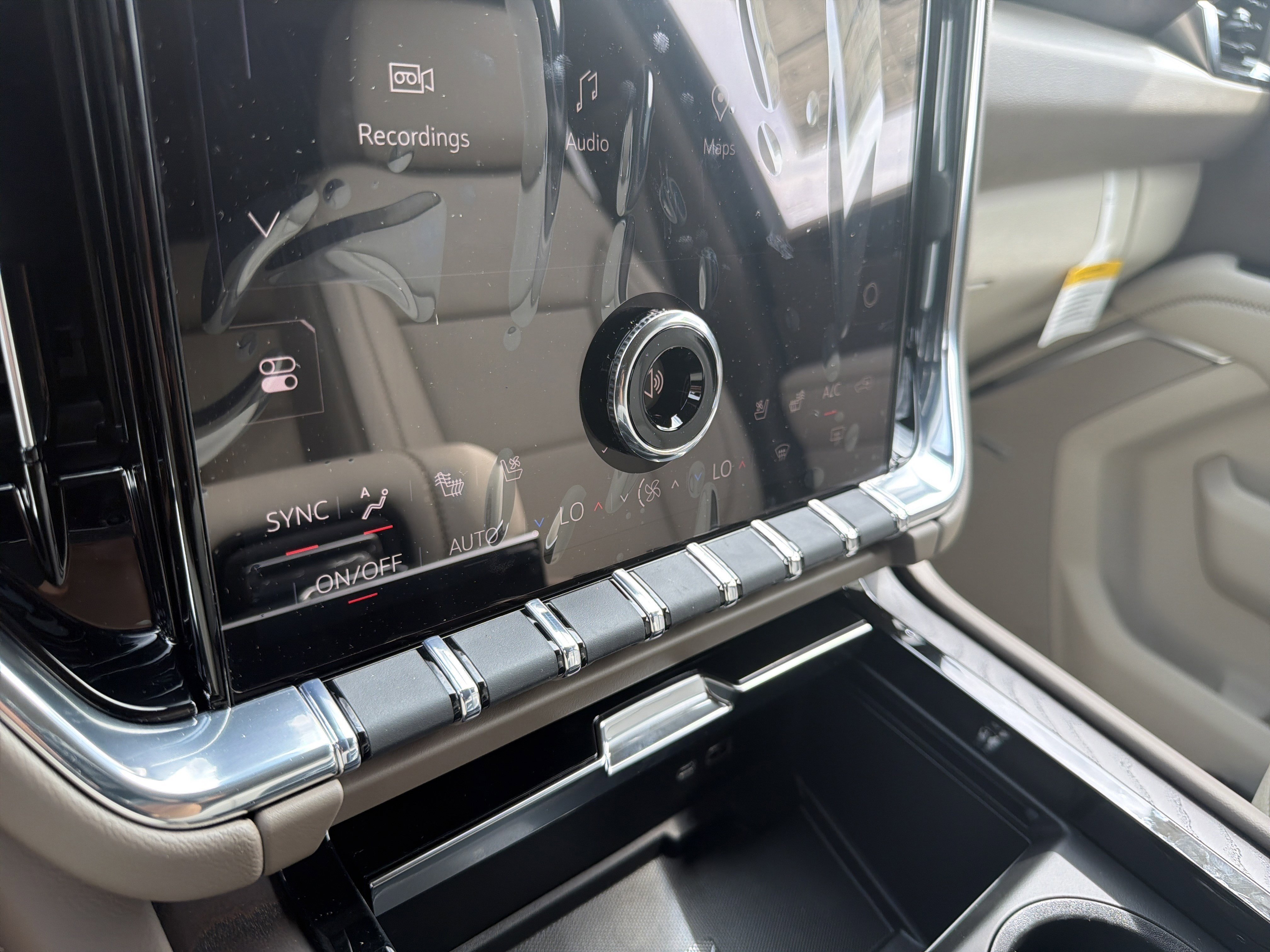 2026 GMC Yukon Denali - Photo 28