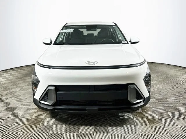 New 2027 White Hyundai SE image 8