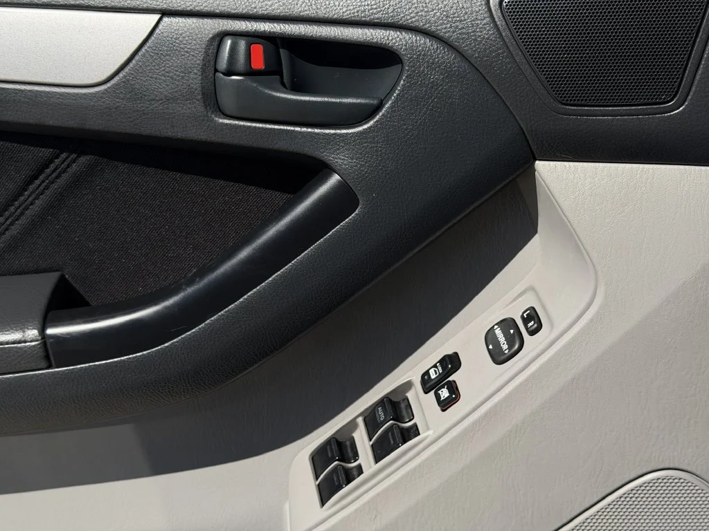 Used 2008 Silver Toyota SR5 image 23