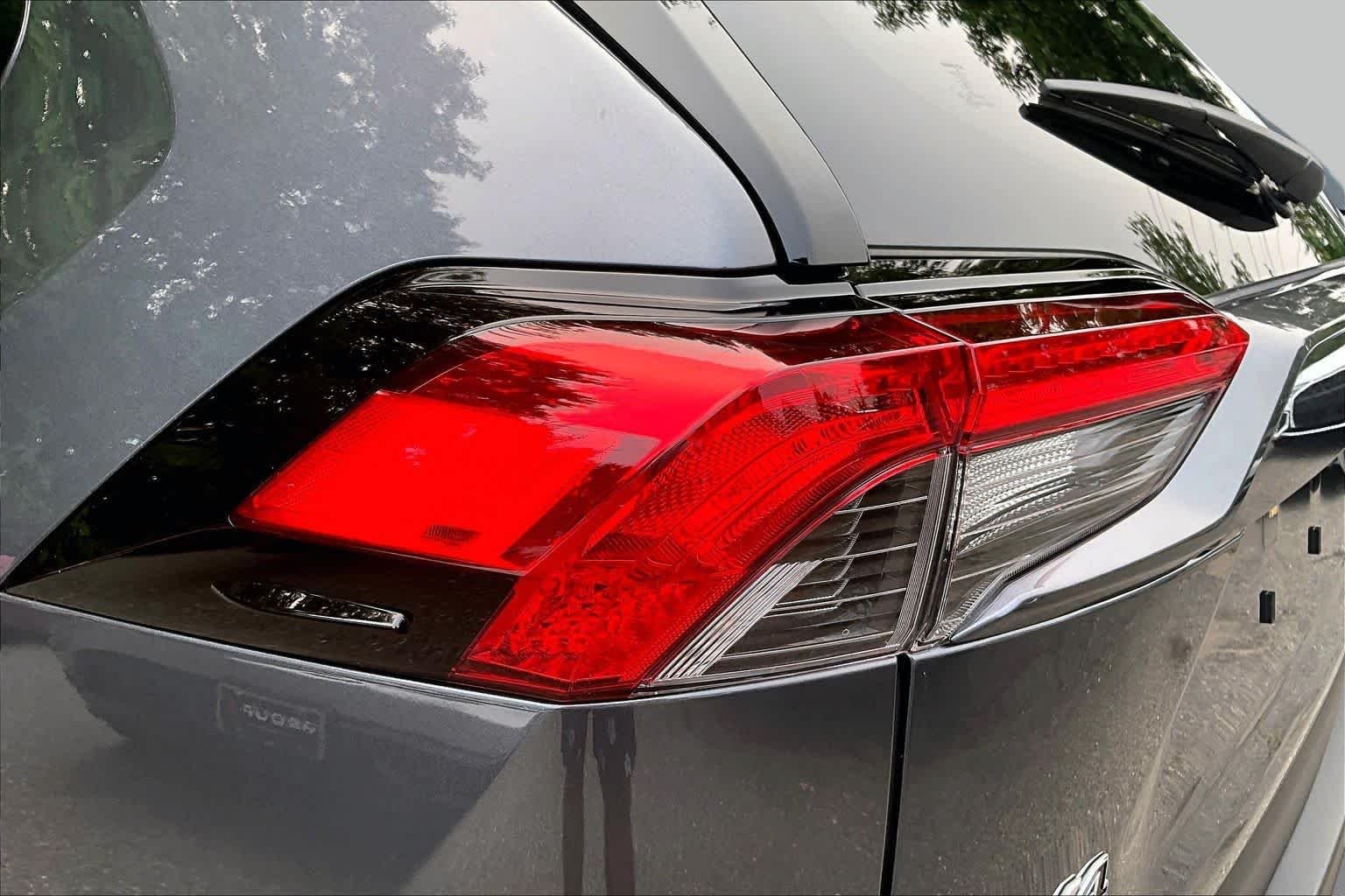2025 Toyota RAV4 XLE - Photo 27