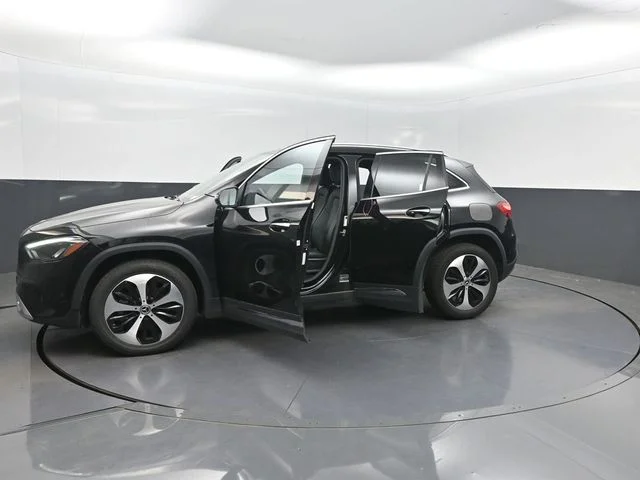 Used 2025 Black Mercedes-Benz GLA 250 image 31