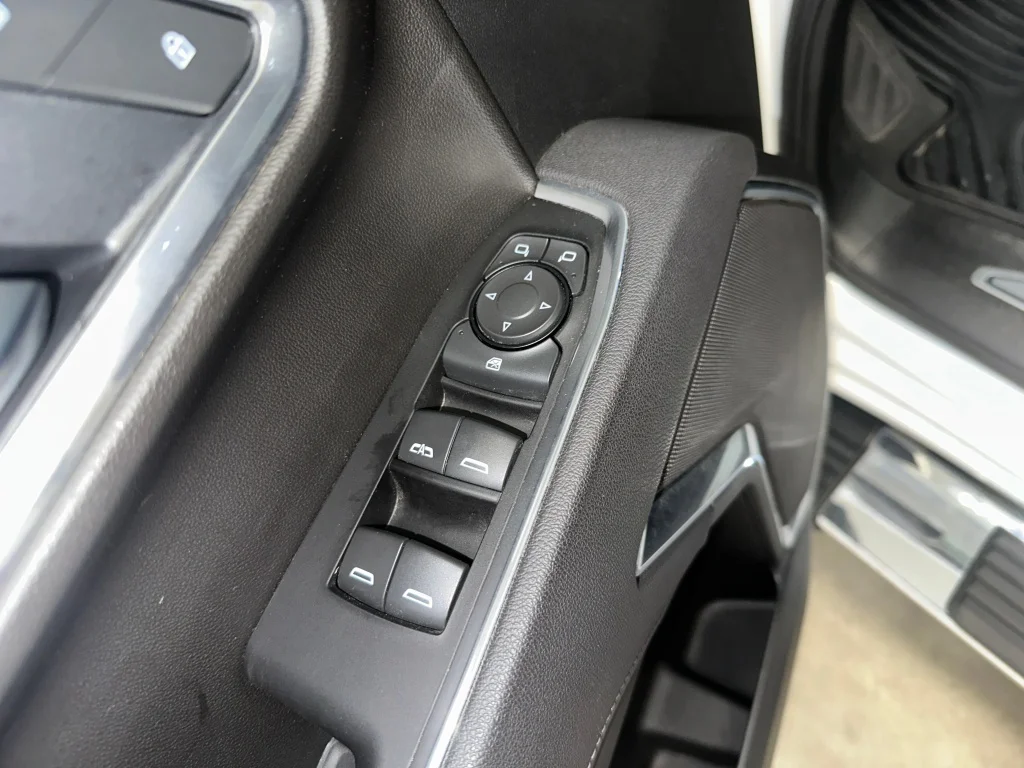 Certified Used 2025 Summit White Chevrolet LT image 8