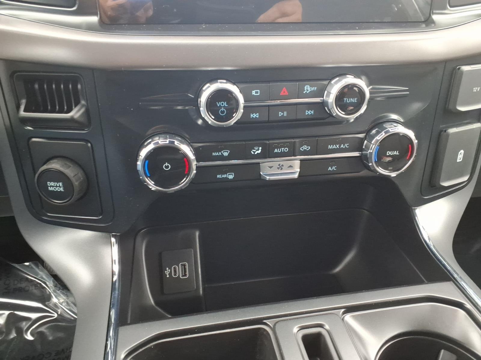 New 2026 Agate Black Metallic Ford XLT image 16