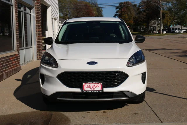Used 2022 White Metallic Ford SE image 4