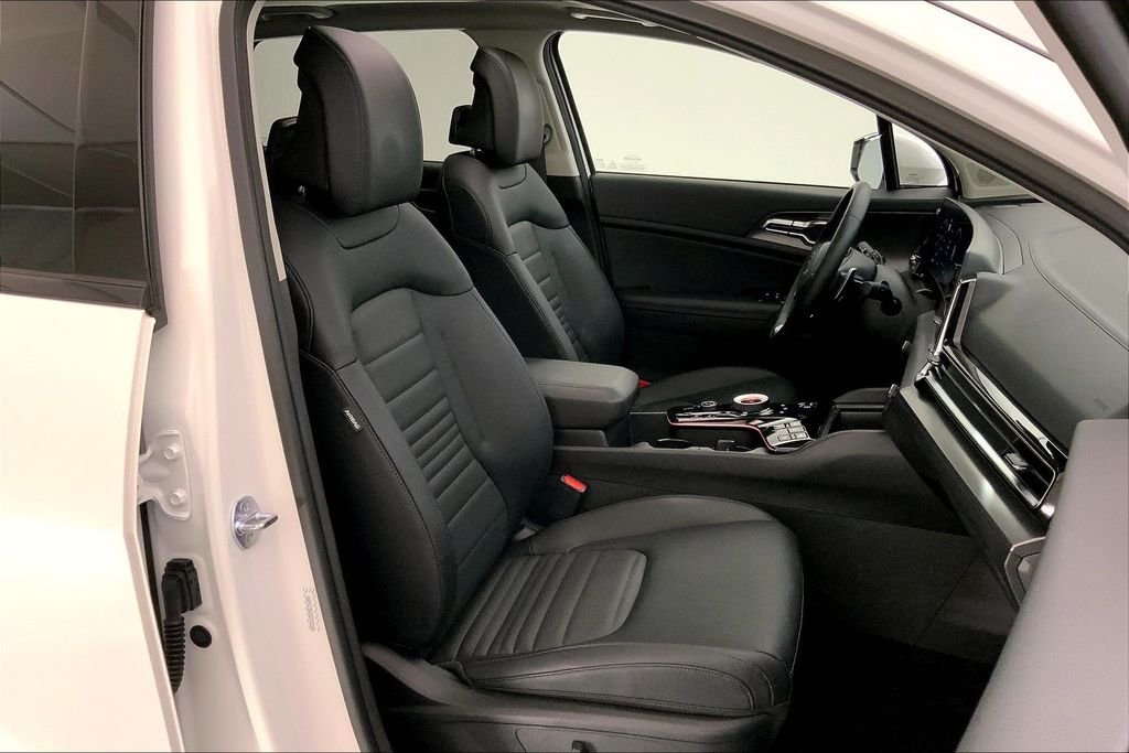 Used 2025 Snow White Pearl Kia SX-Prestige image 6