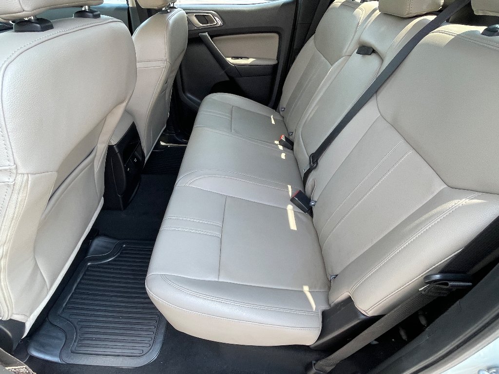 Used 2023 Cactus Gray Ford LARIAT image 15