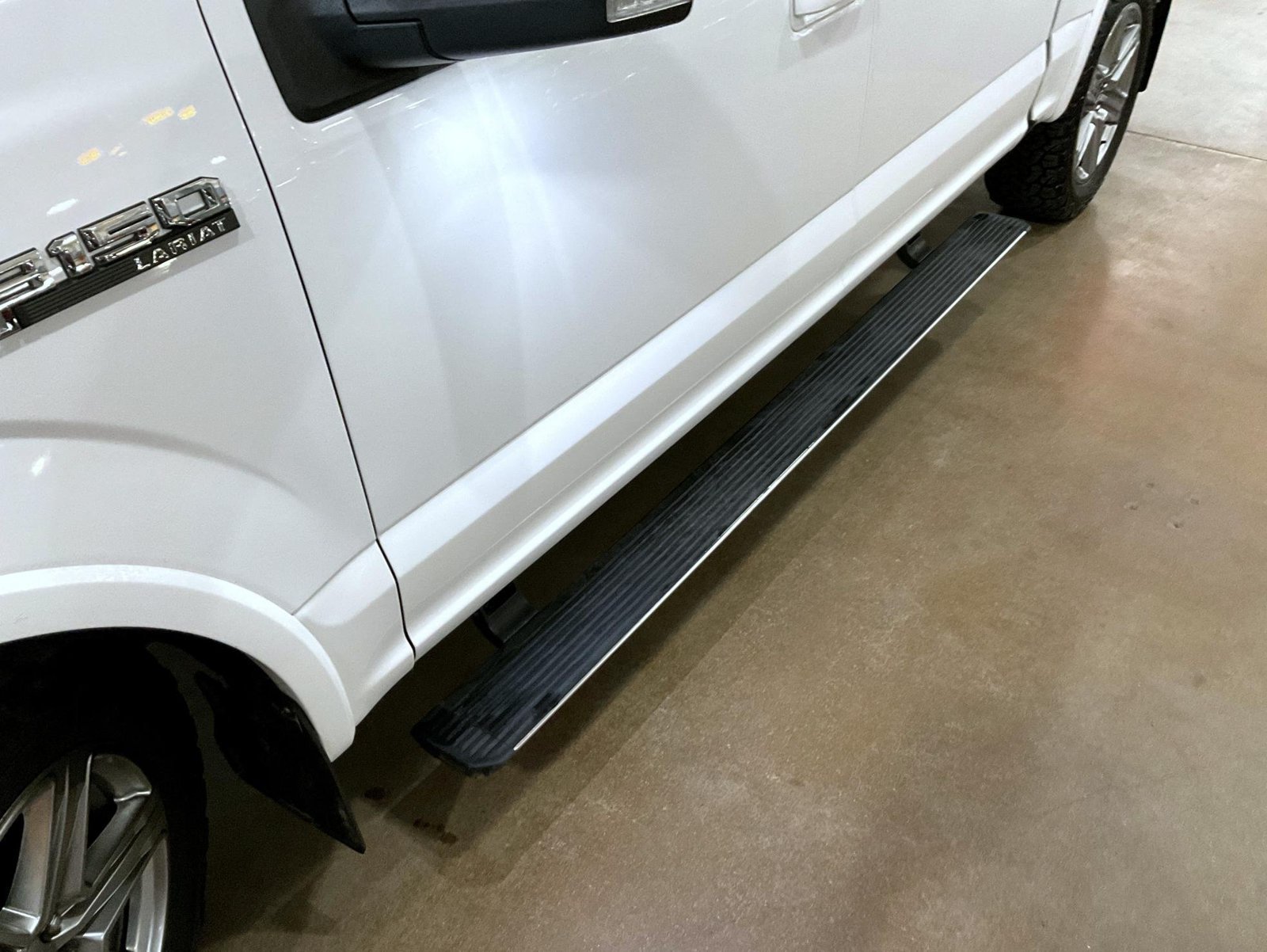Used 2018 White Ford Lariat image 21