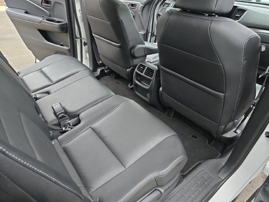 Used 2022 Beige Honda EX-L image 12