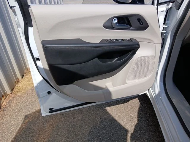 Used 2024 White Chrysler Touring L image 43