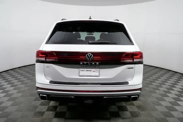 New 2026 Opal White Pearl Volkswagen 2.0T Peak Edition image 29