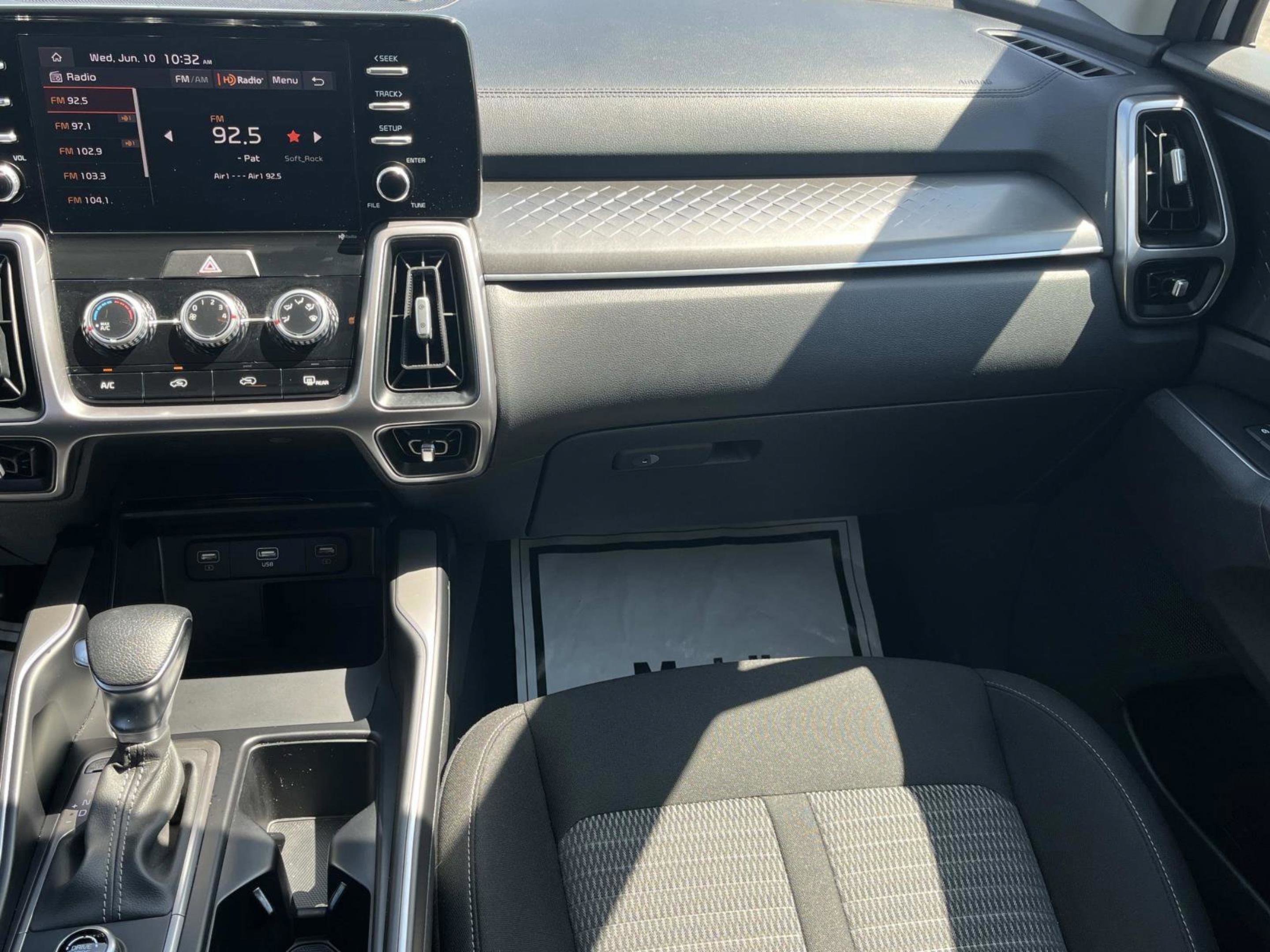 Used 2023 Glacial White Pearl Kia LX image 13