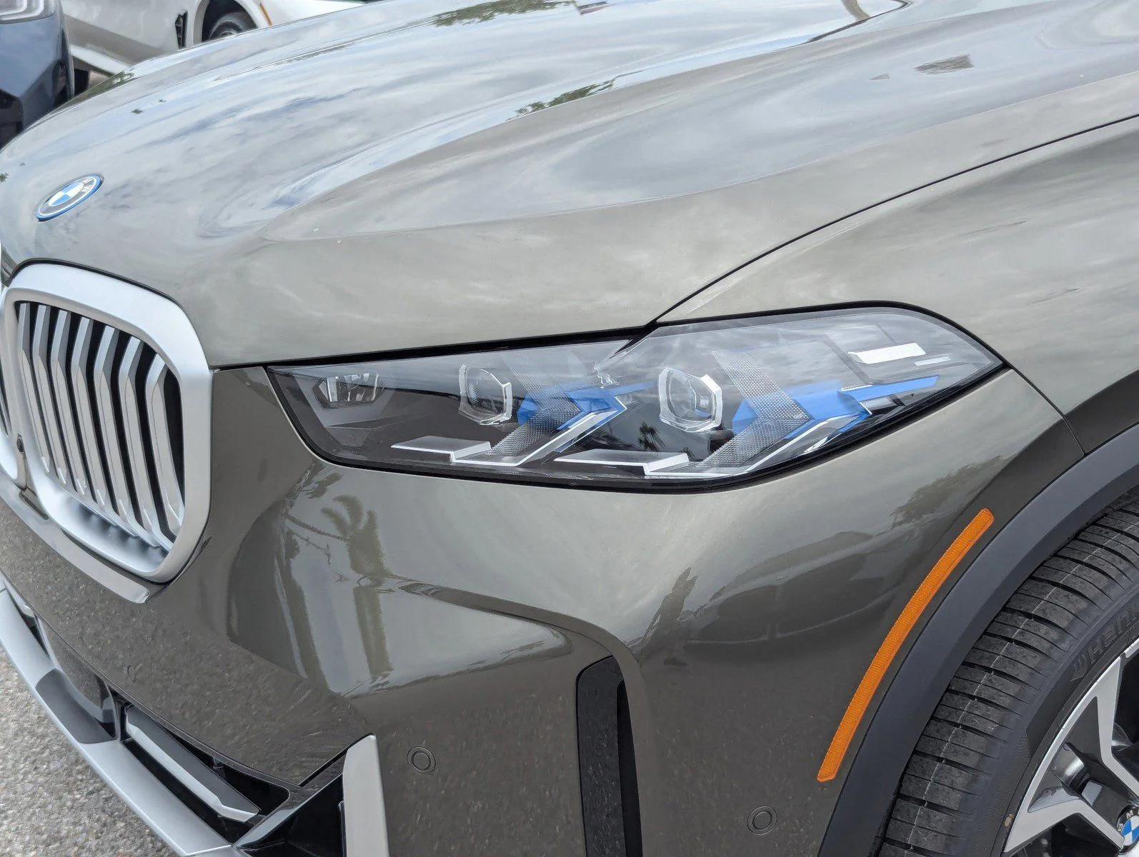 New 2026 Manhattan Green Metallic BMW xDrive50e image 9