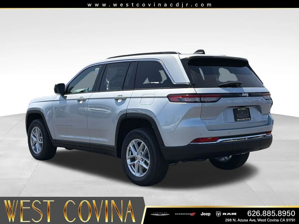 New 2026 Silver Zynith Jeep Laredo X image 3