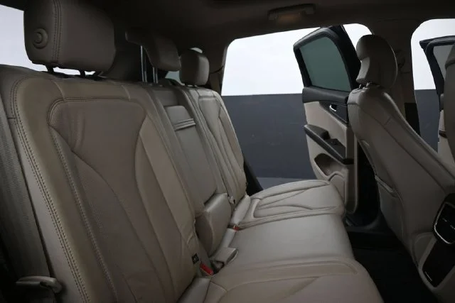 Used 2016 Blue Lincoln Reserve image 25