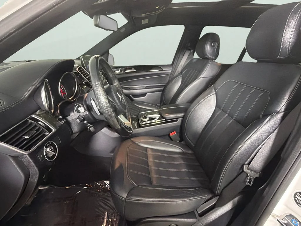 Used 2019 Red Mercedes-Benz 4MATIC® image 17