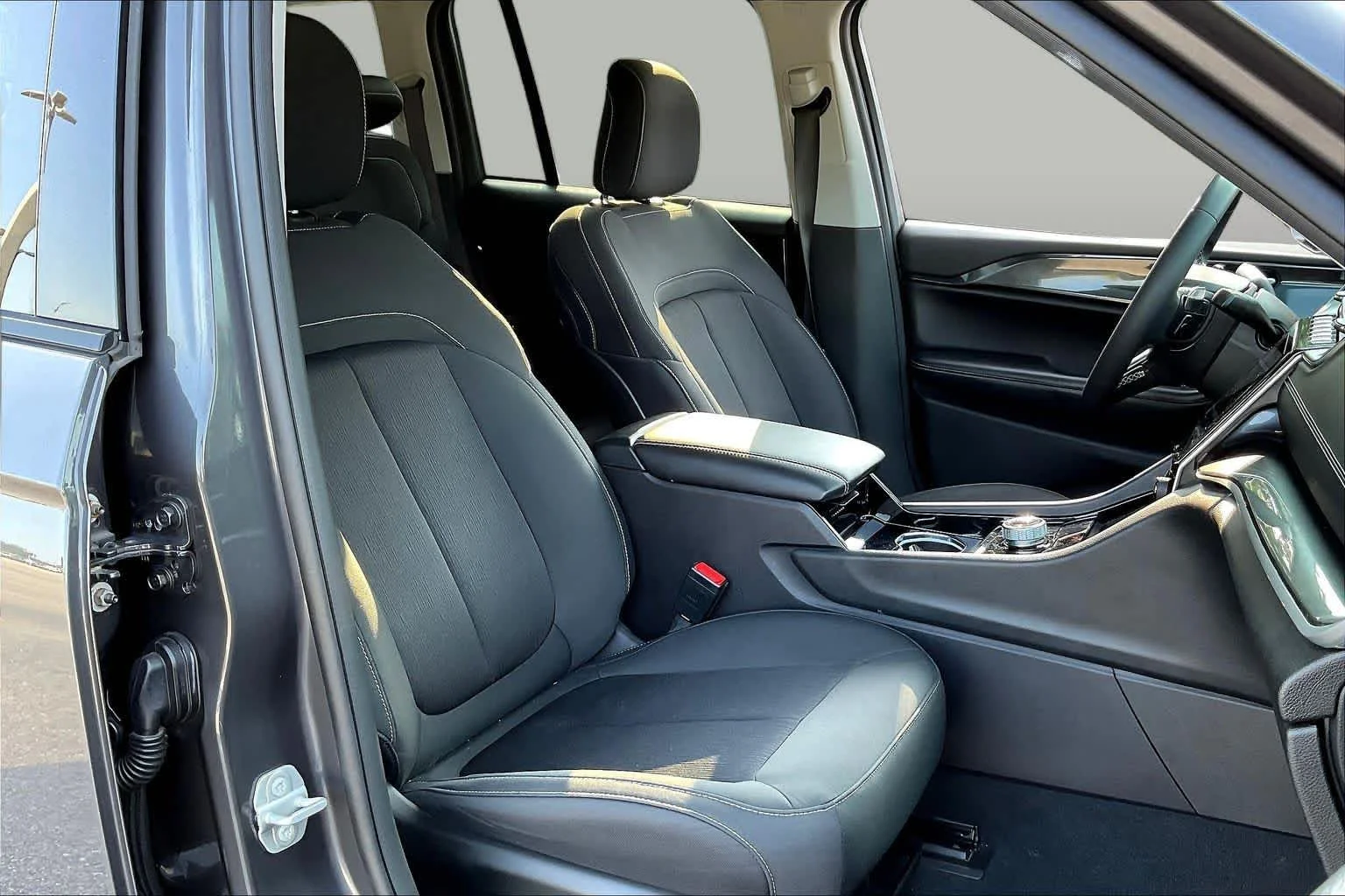Used 2023 Baltic Gray Metallic Clearcoat Jeep Laredo image 17