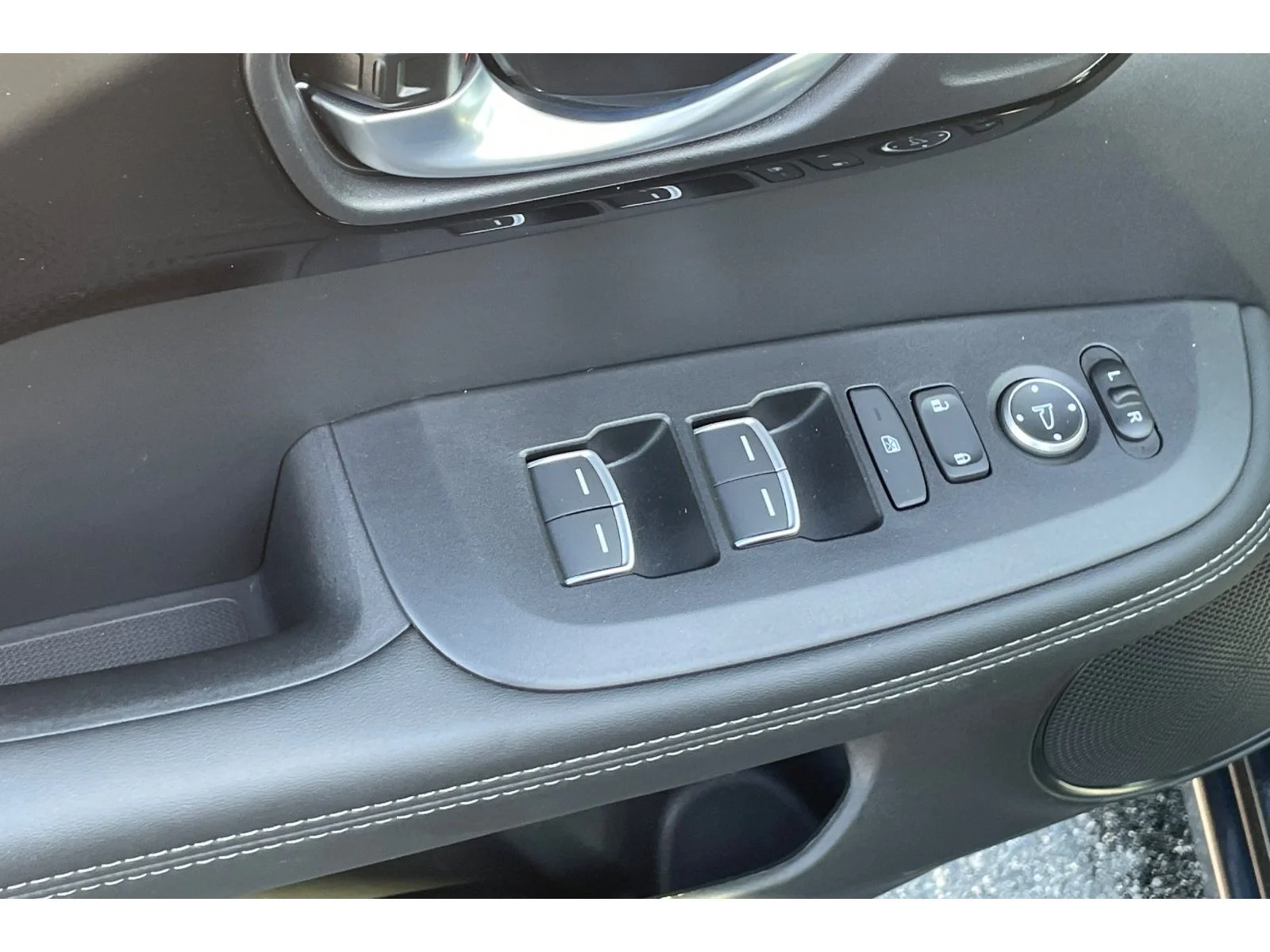 Used 2025 Crystal Black Pearl Acura Base image 11