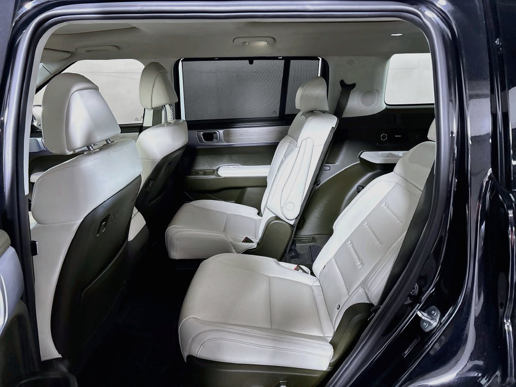 Used 2025 Phantom Black Hyundai Calligraphy image 21
