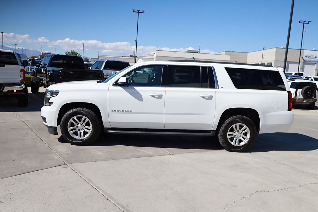 2019 Chevrolet Suburban LT photo 3
