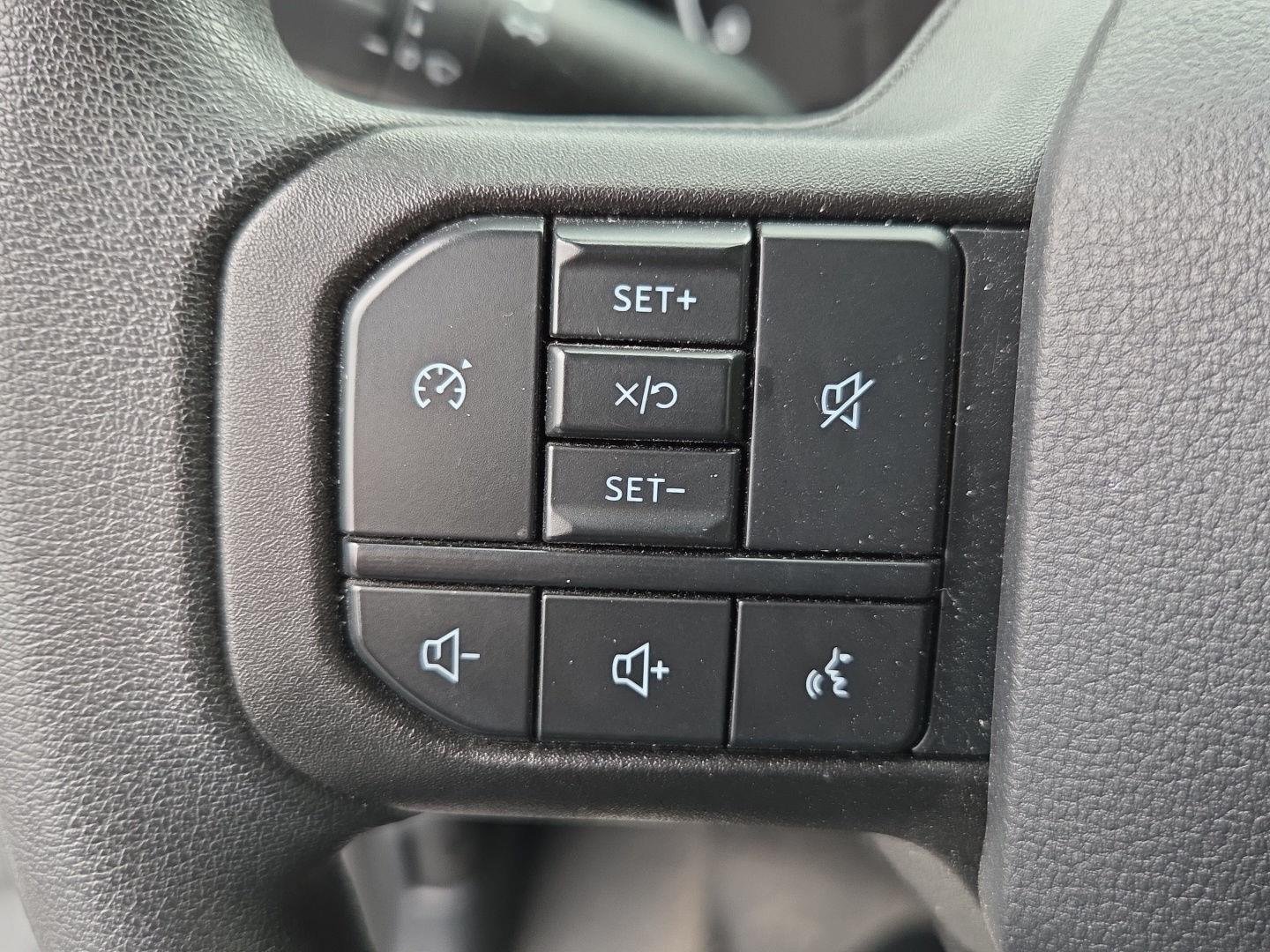 Used 2025 Oxford White Ford XLT image 18