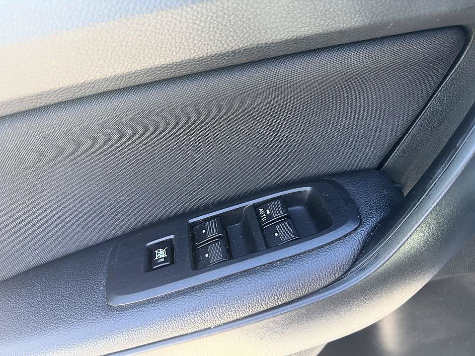 Used 2023 Gray Metallic Ford XLT image 10