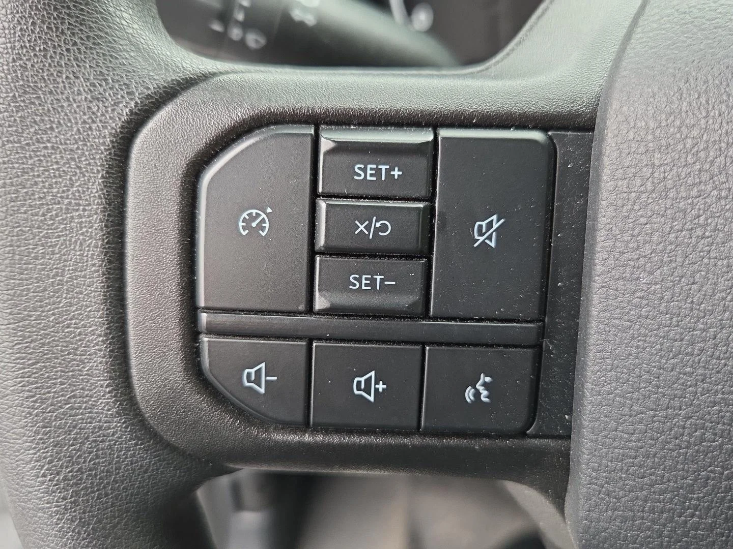 Used 2025 Oxford White Ford XLT image 18