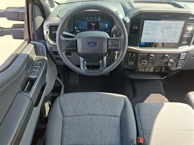 New 2026 Oxford White Ford XLT image 7