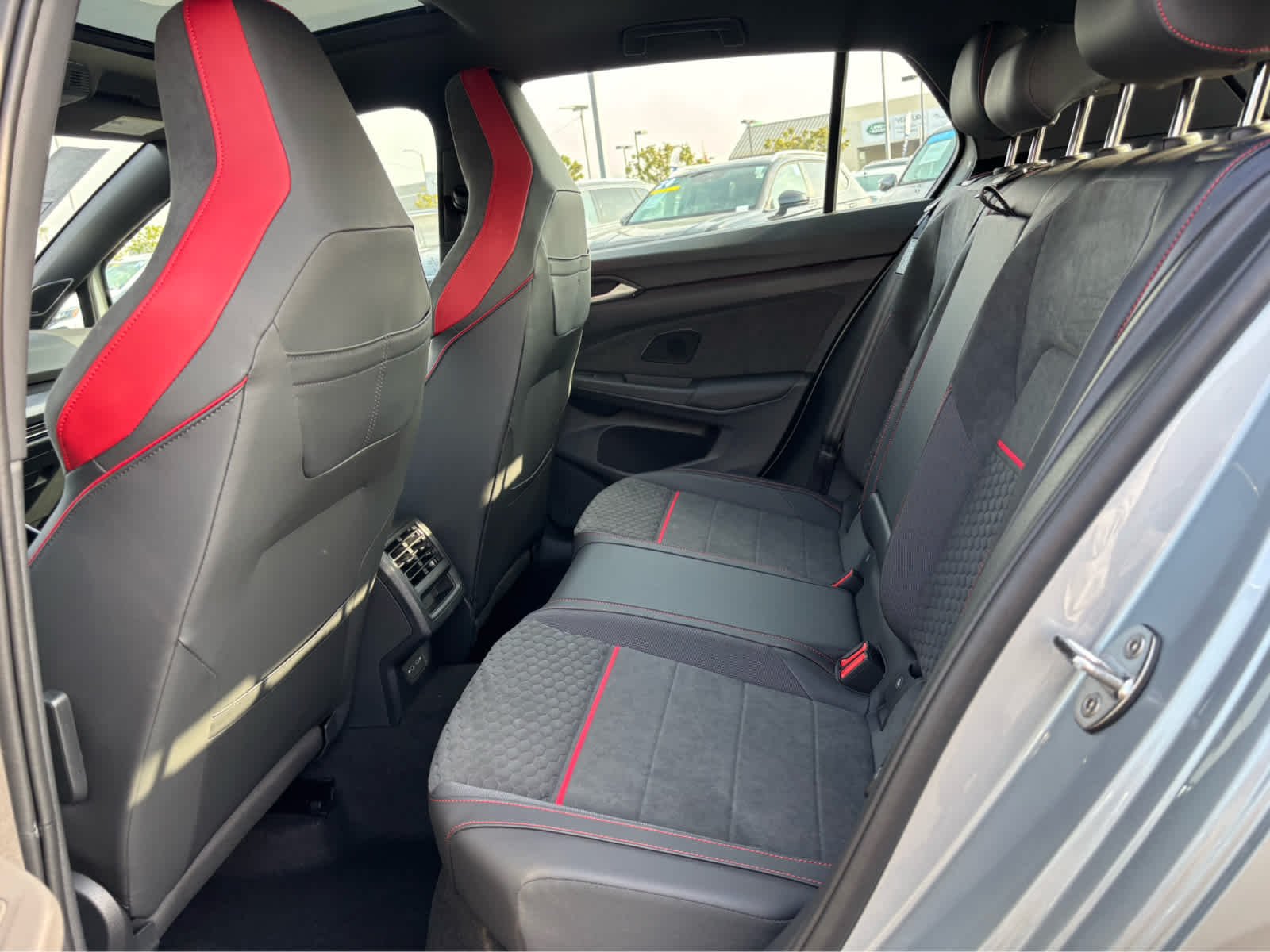 2025 Volkswagen Golf GTI SE - Photo 20