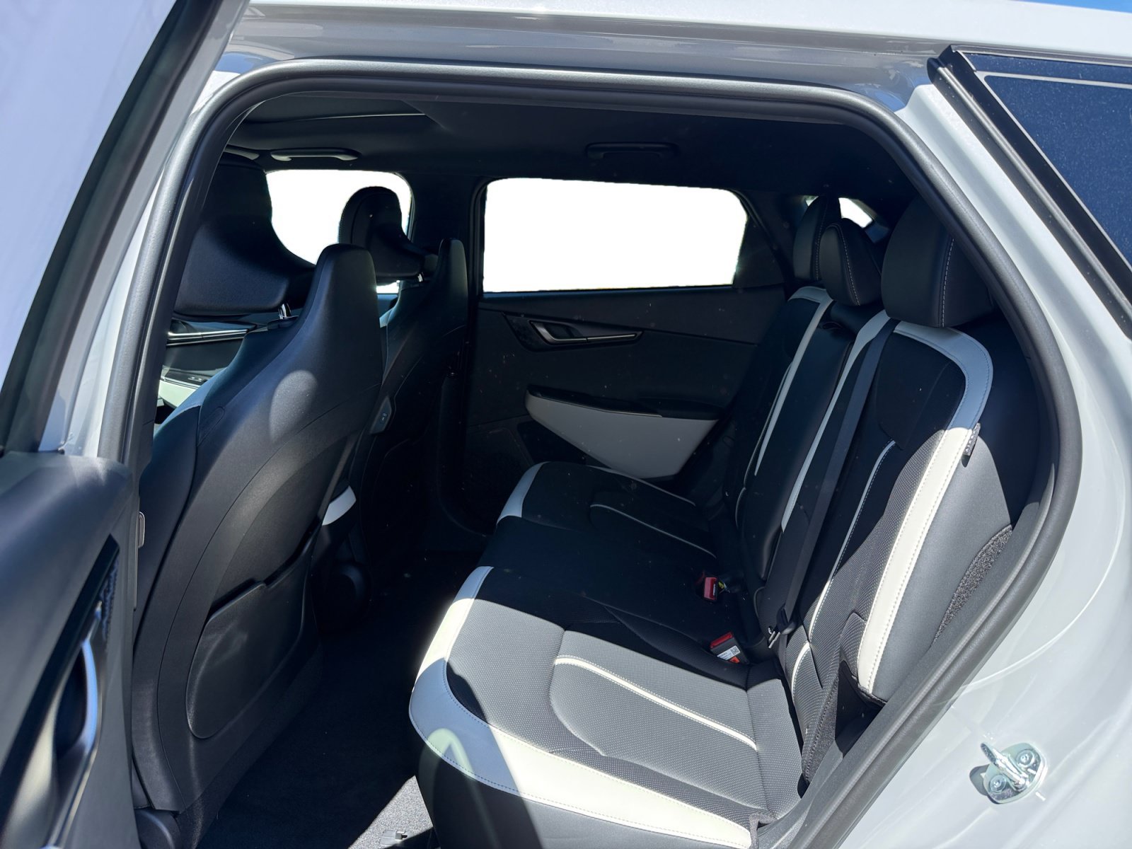 New 2026 Wolf Gray Kia GT-LINE image 16