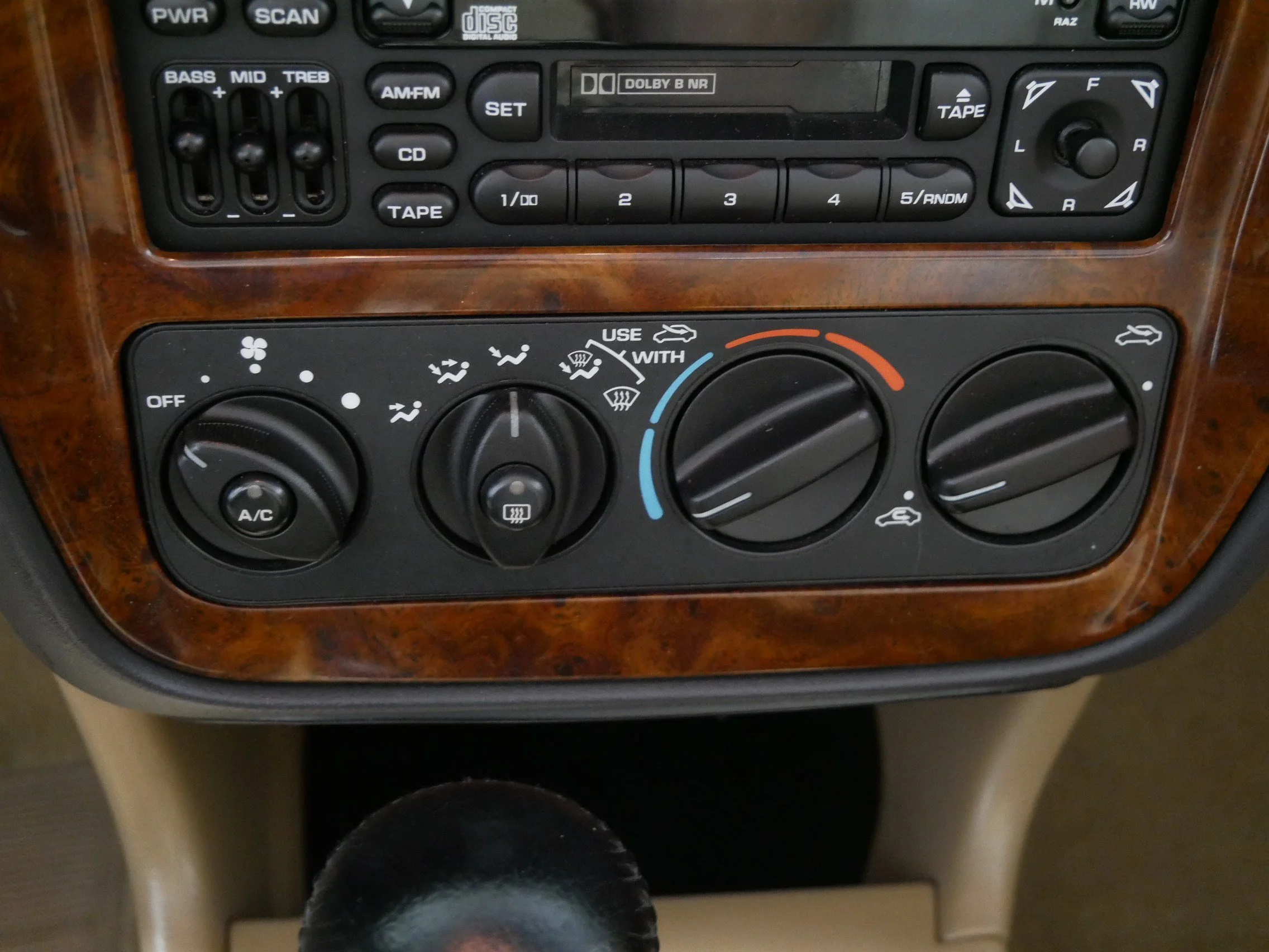Used 2000 Deep Cranberry Pearl Chrysler JXi image 23