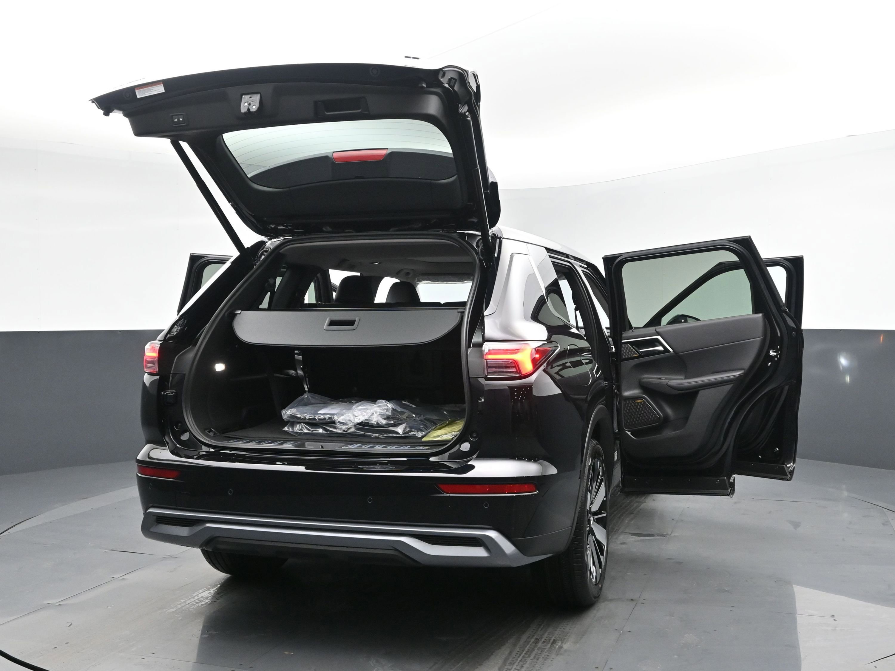 New 2026 Labrador Black Pearl Mitsubishi LE image 30