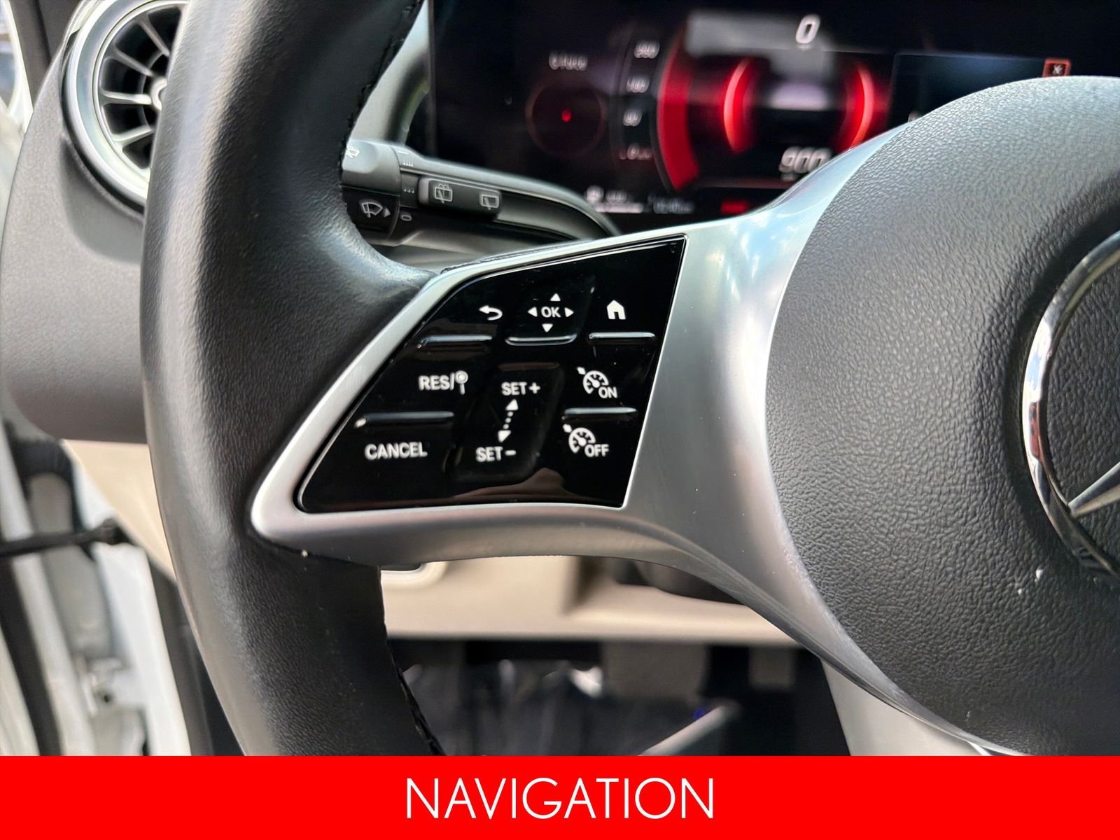 Used 2025 Polar White Mercedes-Benz GLB 250 image 15