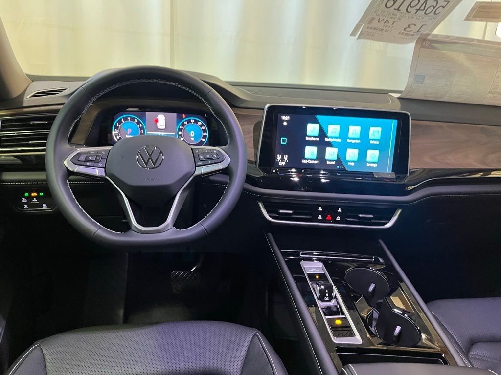 New 2026 Black Volkswagen 2.0T SE w/Technology image 18