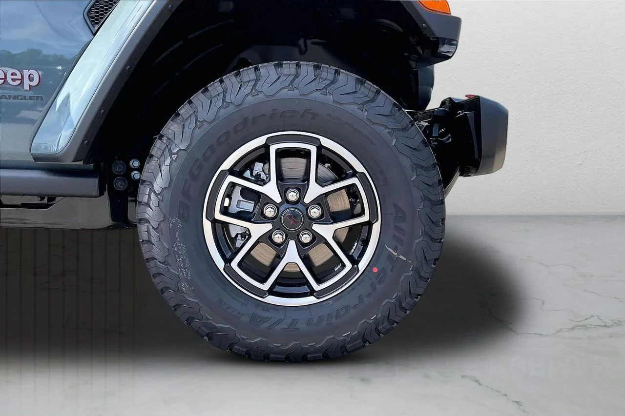 New 2026 Anvil Clear-Coat Exterior Paint Jeep Rubicon image 27