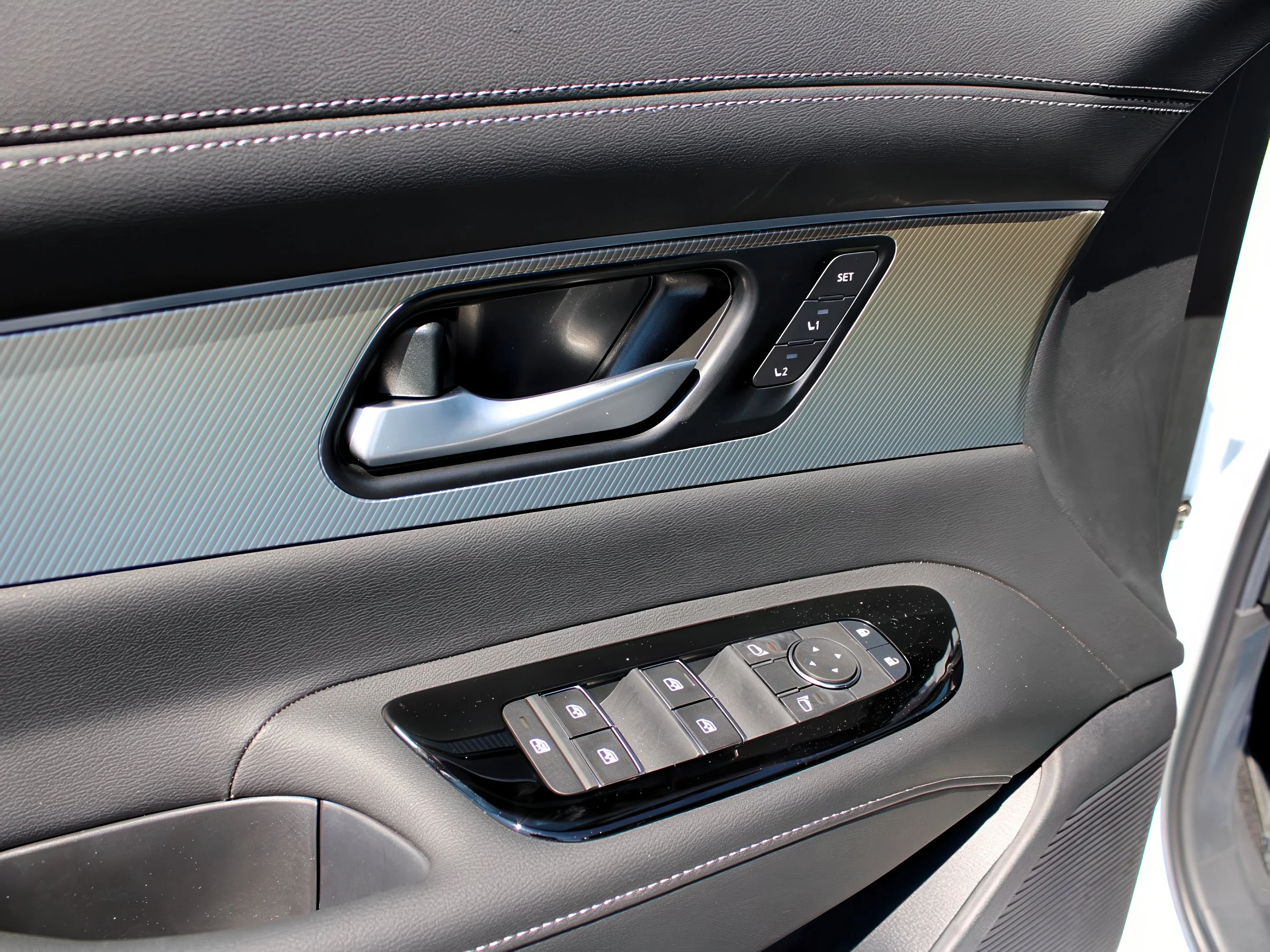 2025 Nissan Murano SL - Photo 12
