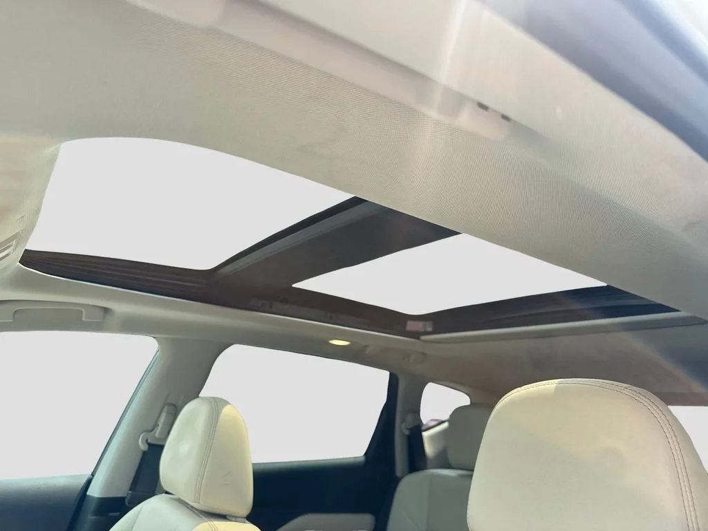 Used 2024 White Nissan Platinum image 11