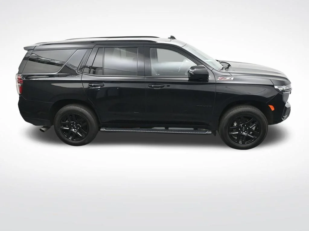 Used 2022 Black Chevrolet Z71 image 24
