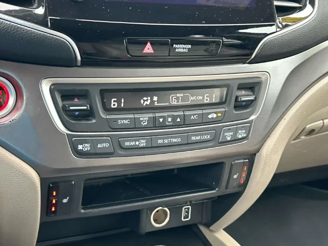Used 2019  Honda EX-L image 40