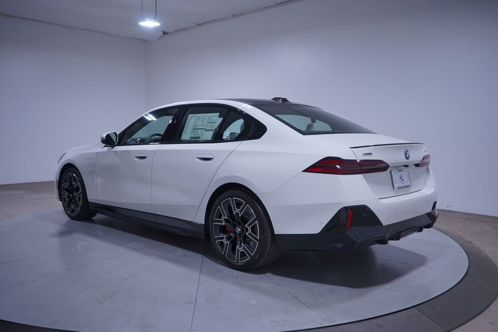 2026 Bmw 550e xDrive photo 3