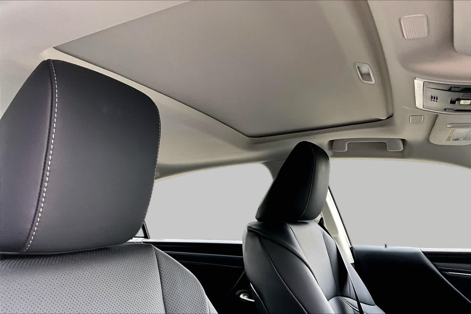 Used 2025 Eminent White Pearl Lexus  image 14