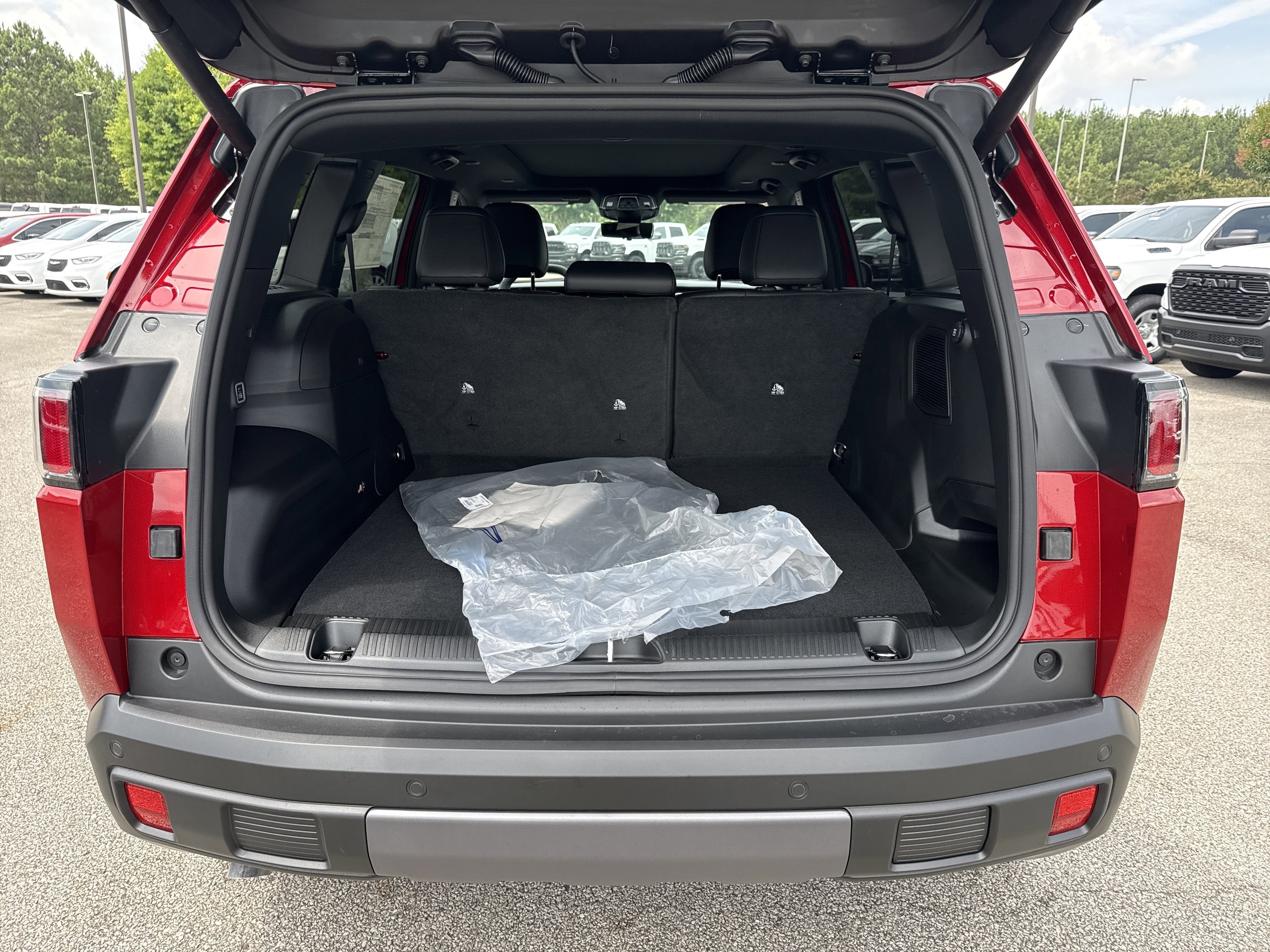 New 2026 Red Hot Pearl-Coat Exterior Paint Jeep Overland image 18