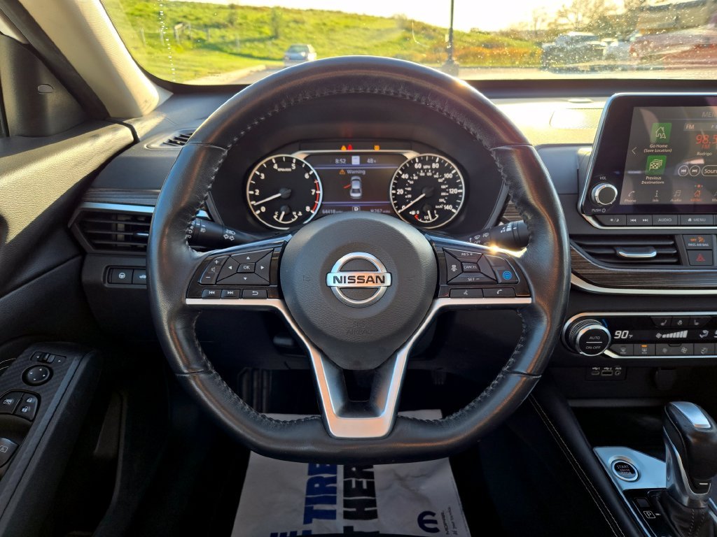 Used 2019 White Nissan 2.5 SL image 18