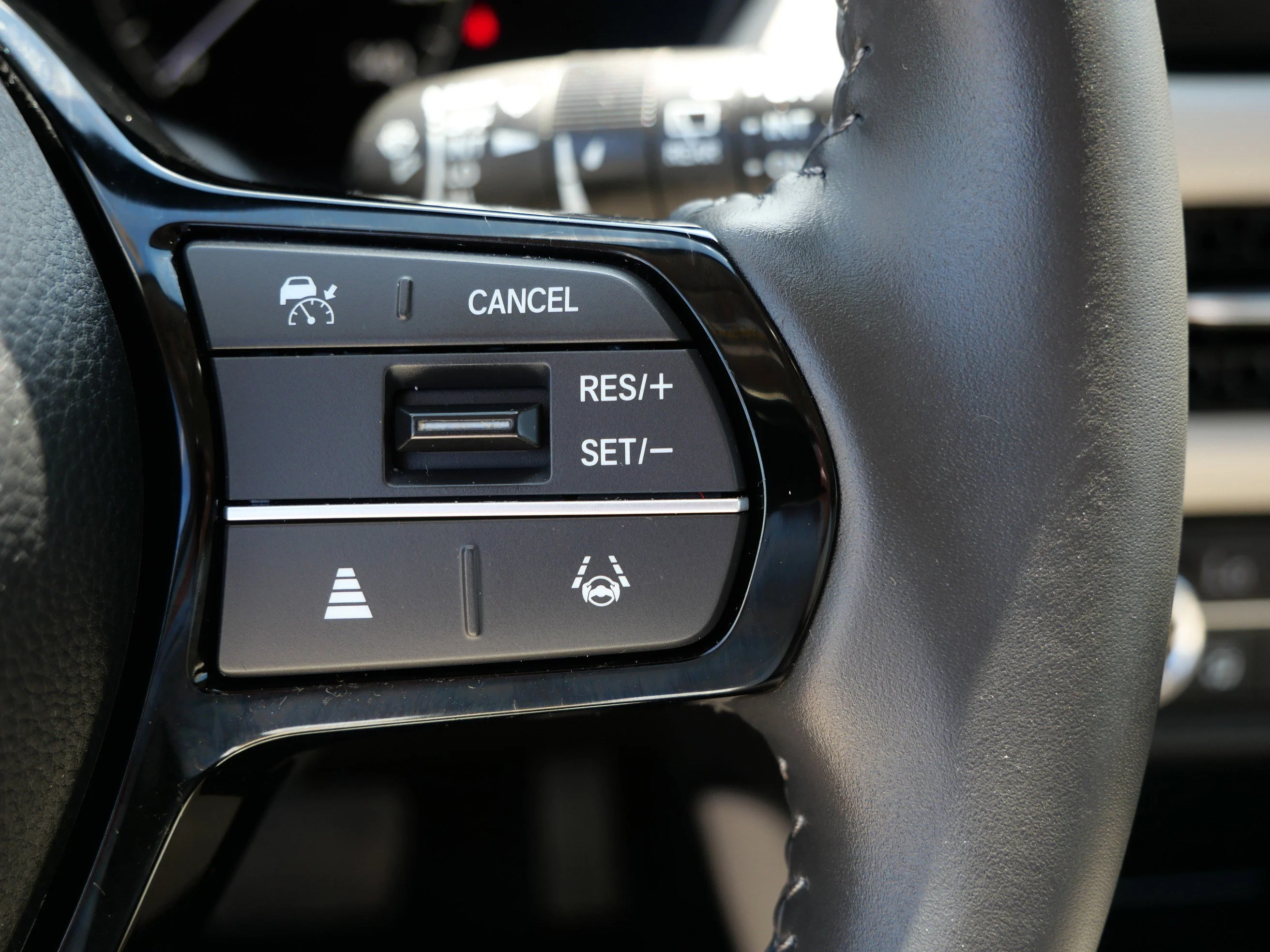 Used 2024 Platinum White Pearl Honda EX-L image 28