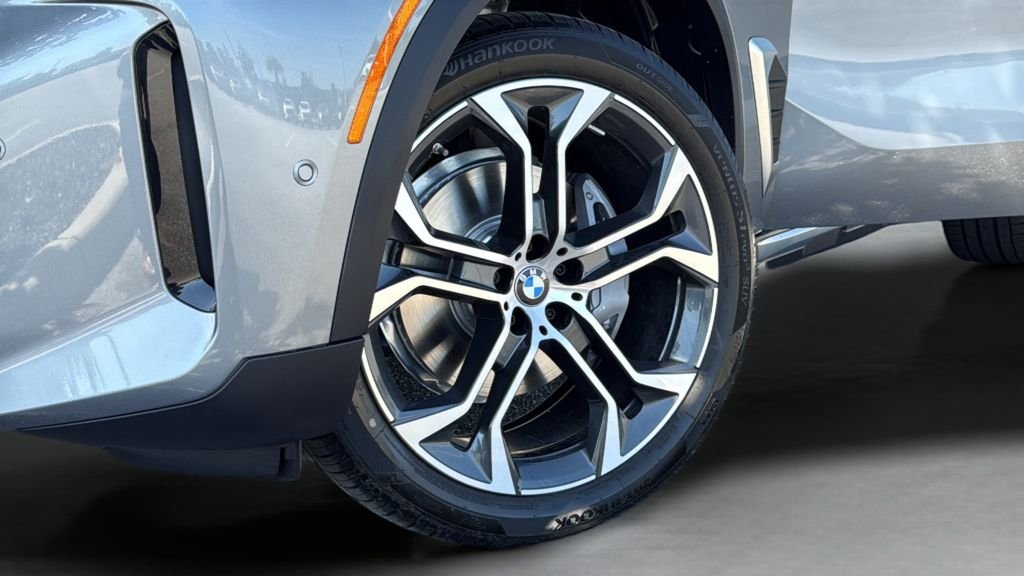 New 2026 Skyscraper Grey Metallic BMW sDrive40i image 6