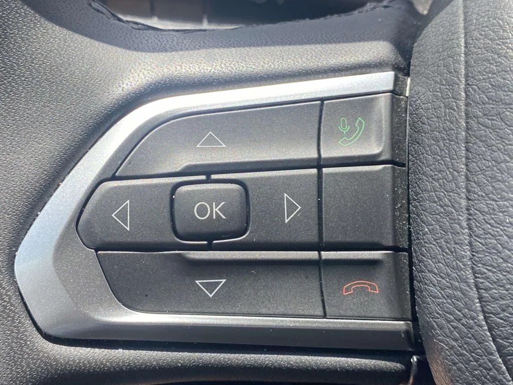 Used 2024 White Jeep Latitude image 30
