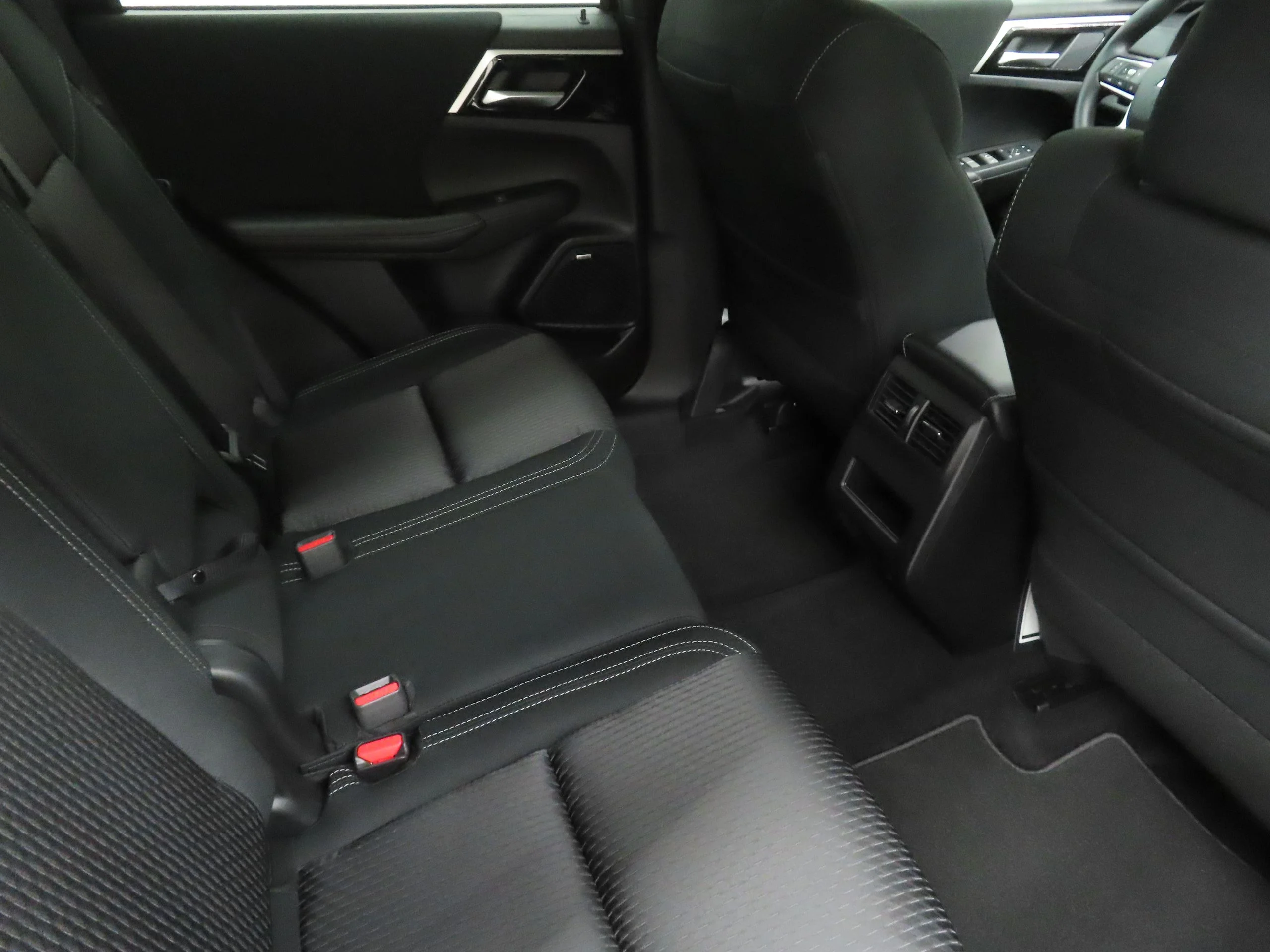 New 2026 Black Mitsubishi ES image 23