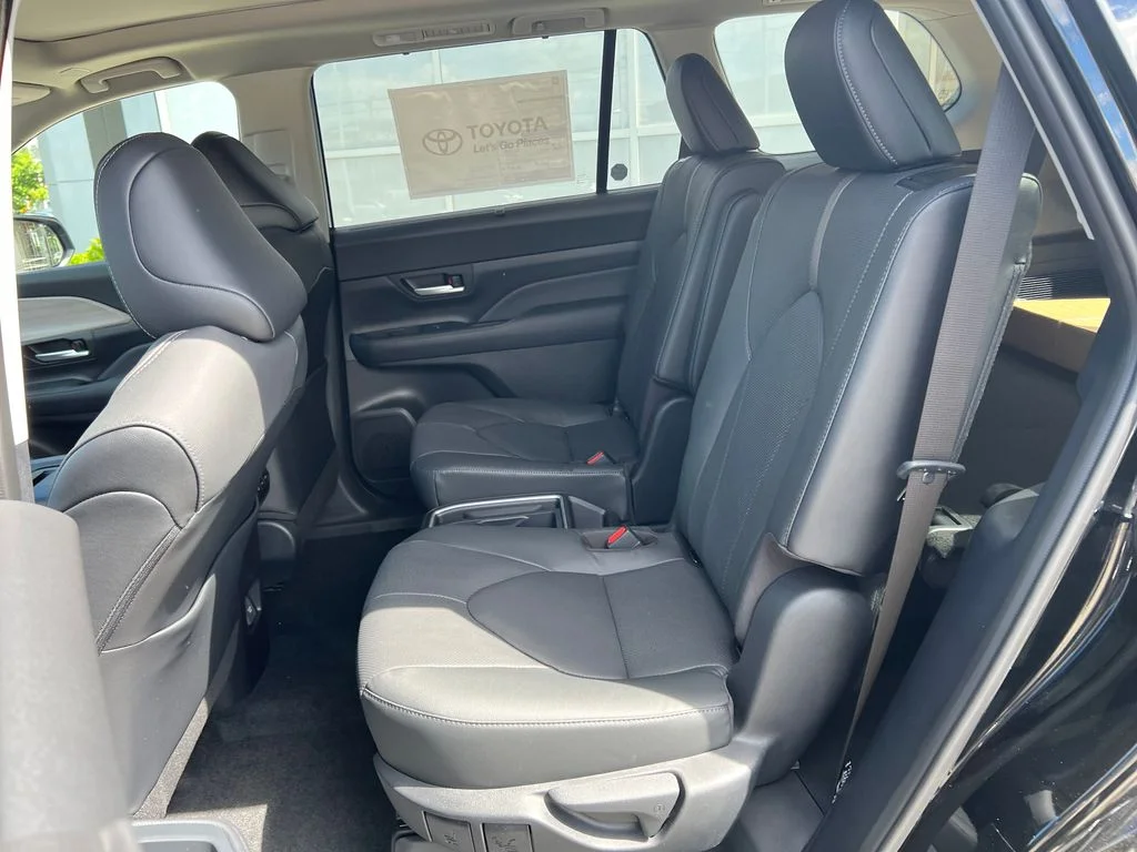 New 2026 Midnight Black Metallic Toyota Platinum image 23