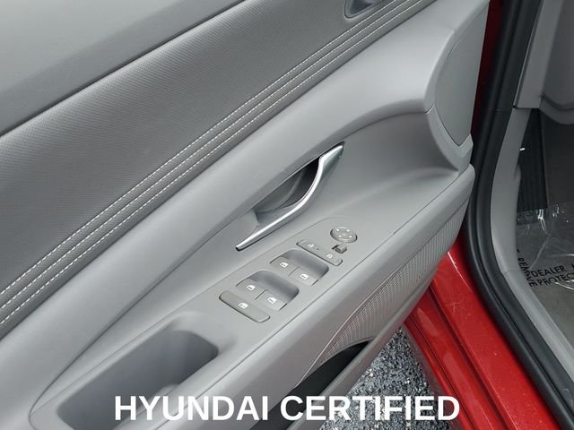 Used 2025 Red Hyundai SEL Convenience image 10