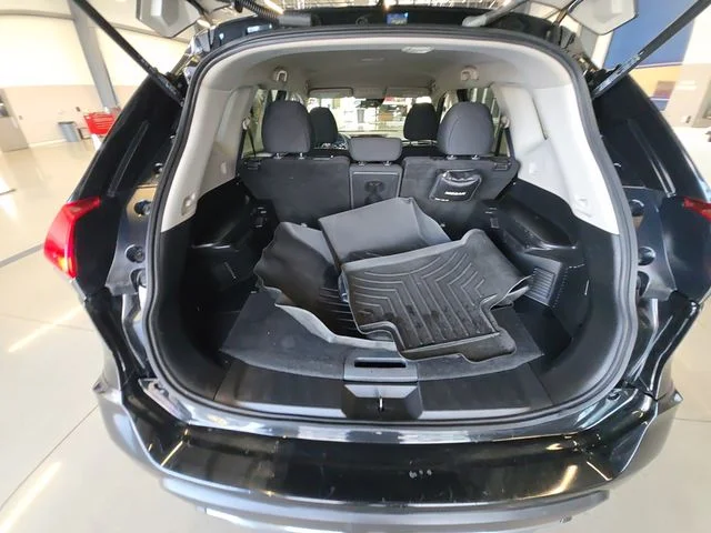 Used 2019 Black Nissan S image 23