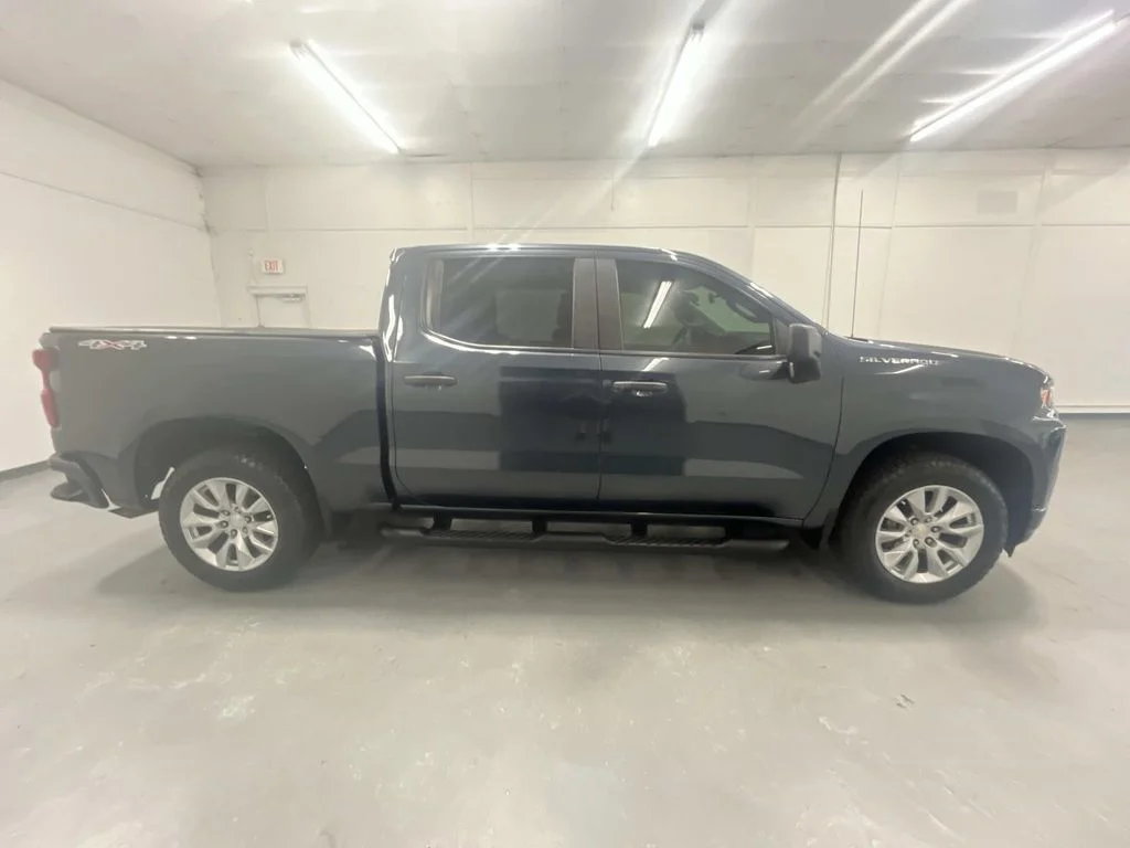Used 2021 SHADOW GRAY METALLIC Chevrolet Custom image 2